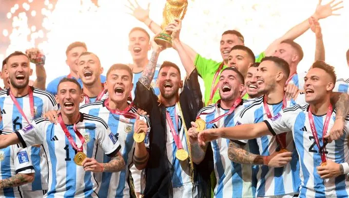 الأرجنتين تستعيد صدارة تصنيف فيفا والمغرب يبلغ المركز السابع تاريخياً قبيل مونديال 2026