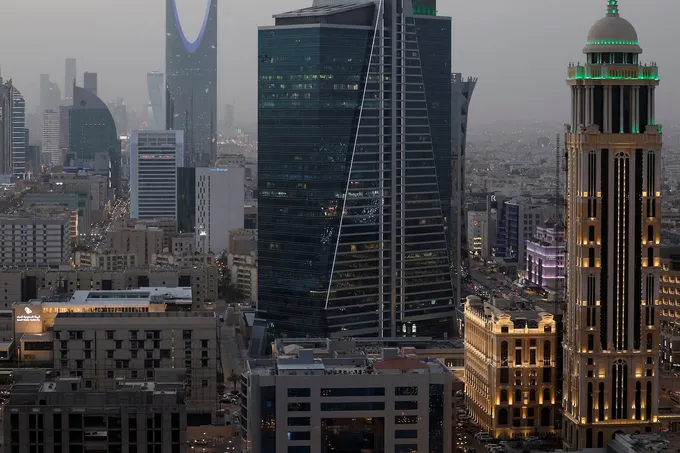 الاقتصاد السعودي يتراجع 4.7% في الربع الثاني مع نمو القطاع غير النفطي 0.9%