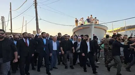 الشرع يزور جزيرة أرواد ويطلق منصة سياحية لإعادة بناء الاقتصاد السوري