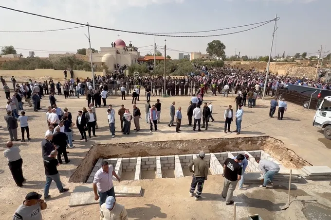 الأردن يشيّع ضحايا هجوم كنيسة حمود في الكرك وسط مطالبات باجتثاث الفكر التكفيري