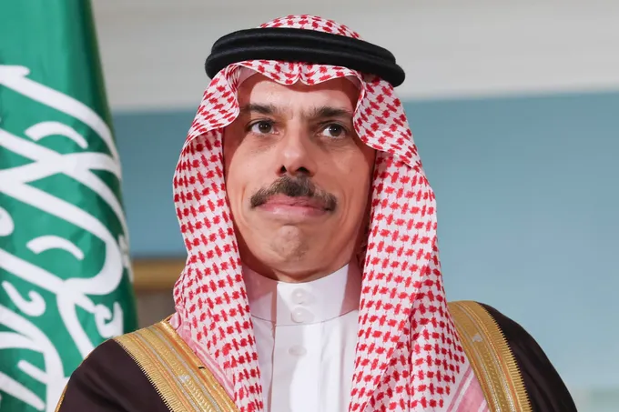 اتصال هاتفي بين وزيري خارجية السعودية وإيران لبحث التصعيد الإقليمي