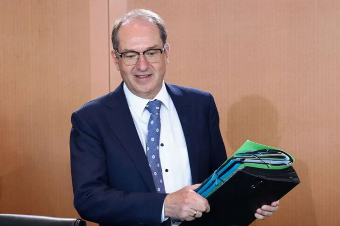 ألمانيا ترفع مستوى التأهب الأمني إلى «تهديد مرتفع» وسط نقاش حول توسيع صلاحيات الاستخبارات