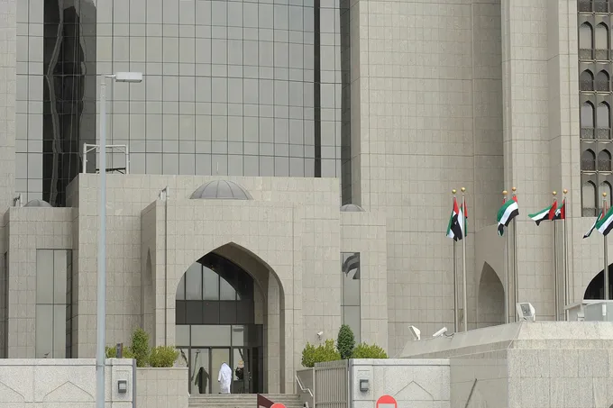 الفيدرالي الأمريكي يرفع الفائدة للمرة الأولى منذ 3 سنوات وترامب يطالب بخفضها فوراً